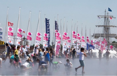 Ambiance sur le village de la Solitaire du Figaro Eric Bompard cachemire 2015 - Bordeaux le 25/05/2015