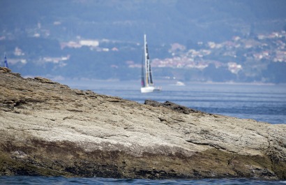 Les Figaros Beneteau apres le depart de la 2eme etape de la Solitaire du Figaro - Eric Bompard cachemire entre Sanxenxo (Espagne