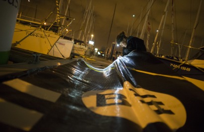 Rematage du Figaro Beneteau Bretagne Credit Mutuel Performance avant le depart de la 2eme etape de la Solitaire du Figaro - Eric