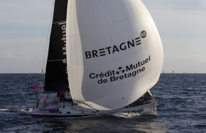 Sebastien Simon (Bretagne Credit Mutuel Espoir) en tete au passage de Basse Jaune avant l arrivee de la 2eme etape de la Solitai