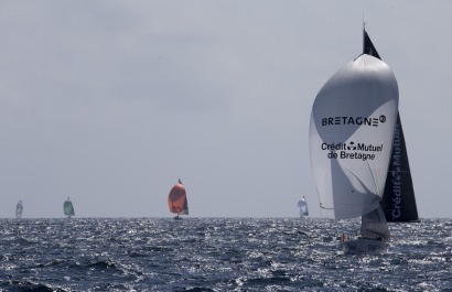 Sebastien Simon (Bretagne Credit Mutuel Espoir) en tete a 40 miles de l arrivee de la 2eme etape de la Solitaire du Figaro - Eri