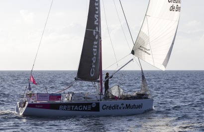 Sebastien Simon (Bretagne Credit Mutuel Espoir) en tete au passage de Basse Jaune avant l arrivee de la 2eme etape de la Solitai