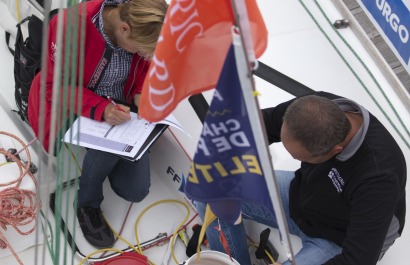 Controle securite a bord des Figaros de la Solitaire Bompard Le Figaro 2016 - Deauville le 13/06/2016