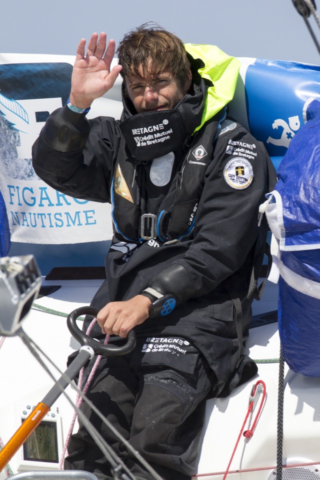Sebastien Simon (Bretagne CMB Performance) lors de la 1ere etape de la Solitaire Urgo Le Figaro 2017 entre Bordeaux et