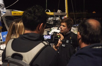 Arrivée à Concarneau de Sébastien SIMON