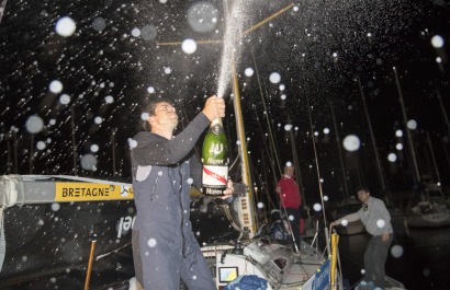 Sebastien Simon (Bretagne CMB Performance) vainqueur de la 2eme etape de la Solitaire URGO Le Figaro 2018 entre Saint Brieuc et 