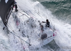 Les Figaro 3 Bretagne CMB, skipper Espoir Tom Laperche, skipper Performance Loïs Berrehar, à l'entrainement au large des Iles Gl