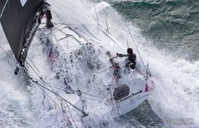 Les Figaro 3 Bretagne CMB, skipper Espoir Tom Laperche, skipper Performance Loïs Berrehar, à l'entrainement au large des Iles Gl