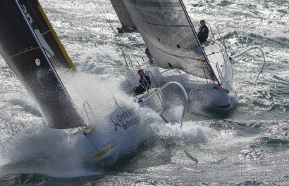 Les Figaro 3 Bretagne CMB, skipper Espoir Tom Laperche, skipper Performance Loïs Berrehar, à l'entrainement au large des Iles Gl