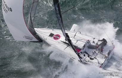 Les Figaro 3 Bretagne CMB, skipper Espoir Tom Laperche, skipper Performance Loïs Berrehar, à l'entrainement au large des Iles Gl