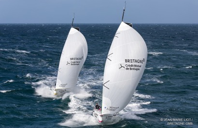 Les Figaro 3 Bretagne CMB, skipper Espoir Tom Laperche, skipper Performance Loïs Berrehar, à l'entrainement au large des Iles Gl