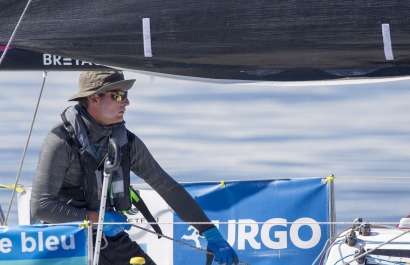 Tom Laperche, skipper du Figaro Bretagne CMB Espoir en approche du phare du Fastnet lors de la 1ere étape de la Solitaire Urgo L