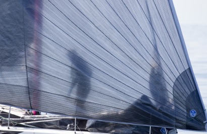 Tom Laperche, skipper du Figaro Bretagne CMB Espoir en approche du phare du Fastnet lors de la 1ere étape de la Solitaire Urgo L