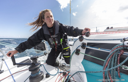 Les Figaro du team Bretagne CMB, Performance Loïs Berrehar, Espoir Tom Laperche, Oceane Elodie Bonafous, naviguent en baie de Po