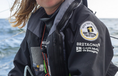 Les Figaro du team Bretagne CMB, Performance Loïs Berrehar, Espoir Tom Laperche, Oceane Elodie Bonafous, naviguent en baie de Po