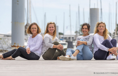 Les Figaro du team Bretagne CMB, Performance Loïs Berrehar, Espoir Tom Laperche, Oceane Elodie Bonafous, naviguent en baie de Po