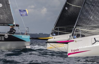 Les Figaro du team Bretagne CMB, Performance Loïs Berrehar, Espoir Tom Laperche, Oceane Elodie Bonafous, naviguent en baie de Po