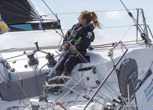 Les Figaro du team Bretagne CMB, Performance Loïs Berrehar, Espoir Tom Laperche, Oceane Elodie Bonafous, naviguent en baie de Po