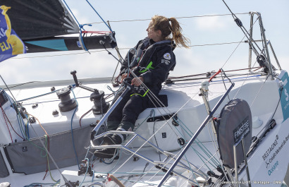 Les Figaro du team Bretagne CMB, Performance Loïs Berrehar, Espoir Tom Laperche, Oceane Elodie Bonafous, naviguent en baie de Po