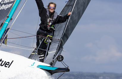 Les Figaro du team Bretagne CMB, Performance Loïs Berrehar, Espoir Tom Laperche, Oceane Elodie Bonafous, naviguent en baie de Po