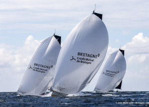 Les Figaro du team Bretagne CMB, Performance Loïs Berrehar, Espoir Tom Laperche, Oceane Elodie Bonafous, naviguent en baie de Po