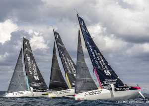 Les Figaro du team Bretagne CMB, Performance Loïs Berrehar, Espoir Tom Laperche, Oceane Elodie Bonafous, naviguent en baie de Po