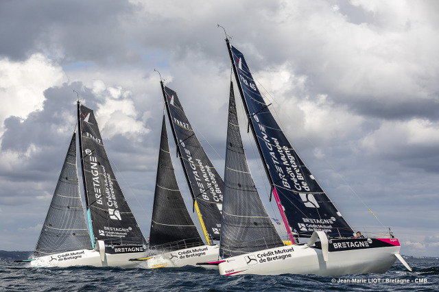 Les Figaro du team Bretagne CMB, Performance Loïs Berrehar, Espoir Tom Laperche, Oceane Elodie Bonafous, naviguent en baie de Po