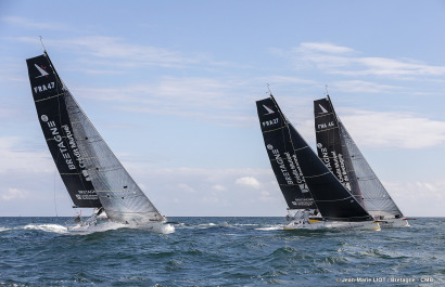 Les Figaro du team Bretagne CMB, Performance Loïs Berrehar, Espoir Tom Laperche, Oceane Elodie Bonafous, naviguent en baie de Po