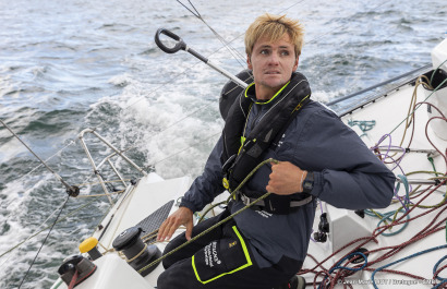 Les Figaro du team Bretagne CMB, Performance Loïs Berrehar, Espoir Tom Laperche, Oceane Elodie Bonafous, naviguent en baie de Po