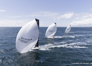 Les Figaro du team Bretagne CMB, Performance Loïs Berrehar, Espoir Tom Laperche, Oceane Elodie Bonafous, naviguent en baie de Po
