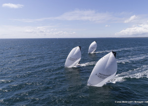 Les Figaro du team Bretagne CMB, Performance Loïs Berrehar, Espoir Tom Laperche, Oceane Elodie Bonafous, naviguent en baie de Po