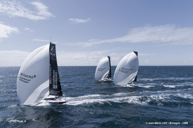 Les Figaro du team Bretagne CMB, Performance Loïs Berrehar, Espoir Tom Laperche, Oceane Elodie Bonafous, naviguent en baie de Po