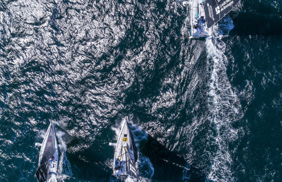 Les Figaro du team Bretagne CMB, Performance Loïs Berrehar, Espoir Tom Laperche, Oceane Elodie Bonafous, naviguent en baie de Po