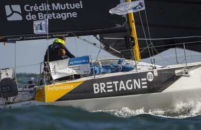 Tom Laperche et Lois Berrehar a bord du Figaro Bretagne CMB Performance lors du depart de la Transat en Double Concarneau-Saint 