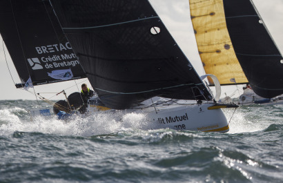 Tom Laperche et Lois Berrehar a bord du Figaro Bretagne CMB Performance lors du depart de la Transat en Double Concarneau-Saint 