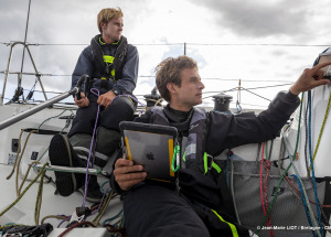 Les Figaro du team Bretagne CMB, Performance Loïs Berrehar, Espoir Tom Laperche, Oceane Elodie Bonafous, naviguent en baie de Po