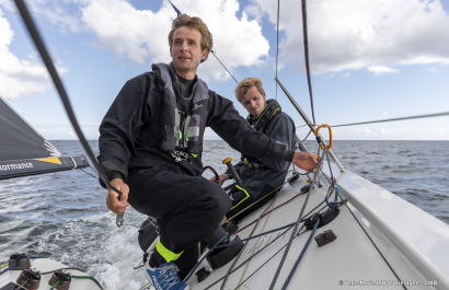 Les Figaro du team Bretagne CMB, Performance Loïs Berrehar, Espoir Tom Laperche, Oceane Elodie Bonafous, naviguent en baie de Po