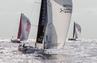 Les Figaros lors de la 1ere étape de la Solitaire du Figaro 2021 entre Saint Nazaire et Lorient - en mer le 23/08/2021