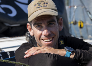 Gaston Morvan, Skipper du Figaro Bretagne CMB Espoir, 8eme et 1er Bizuth sur la ligne d'arrivee de la 1ere étape de la Solitaire