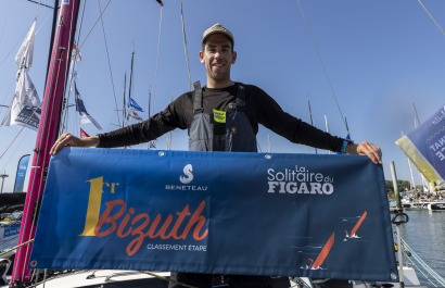 Gaston Morvan, Skipper du Figaro Bretagne CMB Espoir, 8eme et 1er Bizuth sur la ligne d'arrivee de la 1ere étape de la Solitaire