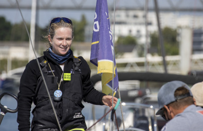 Elodie Bonafous, Skipper du Figaro Bretagne CMB Oceane, 9eme sur la ligne d'arrivee de la 1ere étape de la Solitaire du Figaro 2