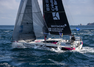Les Figaros au passage de la pointe du Raz lors de la 2eme etape de la Solitaire du Figaro 2021 entre Lorient et Fecamps - En me