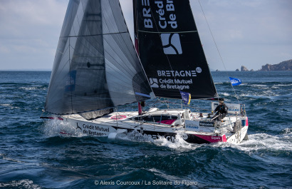 Les Figaros au passage de la pointe du Raz lors de la 2eme etape de la Solitaire du Figaro 2021 entre Lorient et Fecamps - En me