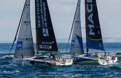 Les Figaros au passage de la pointe du Raz lors de la 2eme etape de la Solitaire du Figaro 2021 entre Lorient et Fecamps - En me