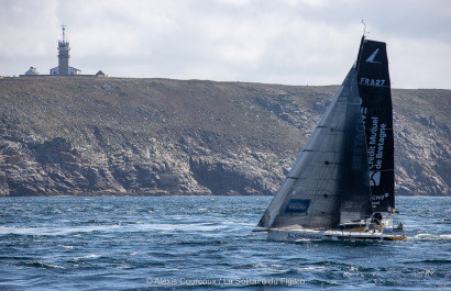 Les Figaros au passage de la pointe du Raz lors de la 2eme etape de la Solitaire du Figaro 2021 entre Lorient et Fecamps - En me