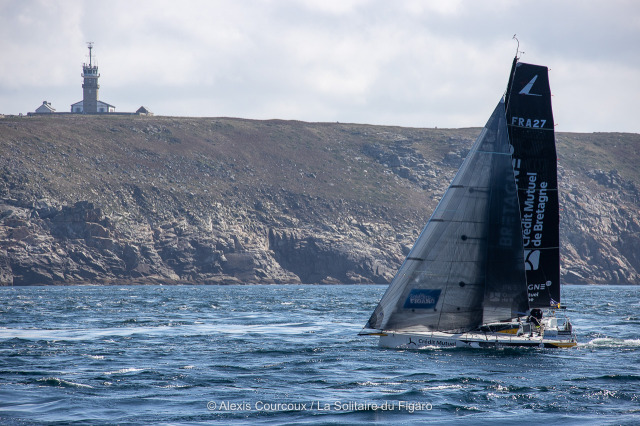 Les Figaros au passage de la pointe du Raz lors de la 2eme etape de la Solitaire du Figaro 2021 entre Lorient et Fecamps - En me