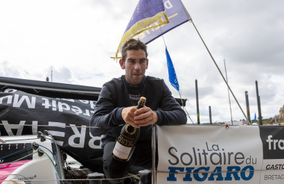 Gaston Morvan, skipper du Figaro Bretagne CMB Espoir, 9eme sur la ligne d arrivee de la 3eme etape de la Solitaire du Figaro 202